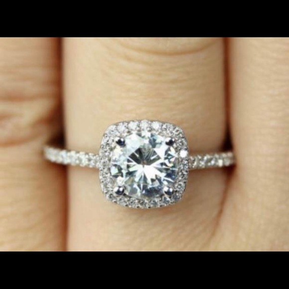 Beautiful Ring - Picture 2 of 2